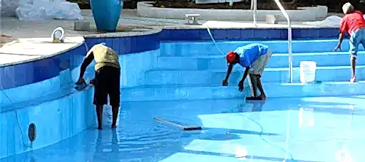 swiming pool cleaning company
